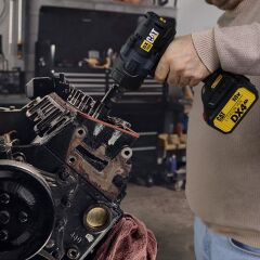 CAT DX7020 18Volt 4.0 Ah Çift Akülü Kömürsüz 700/880Nm Profesyonel Şarjlı Somun Sıkma